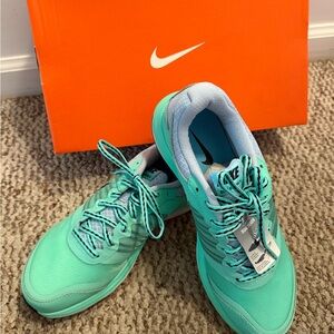Nike Women's Turquoise Running Shoes
